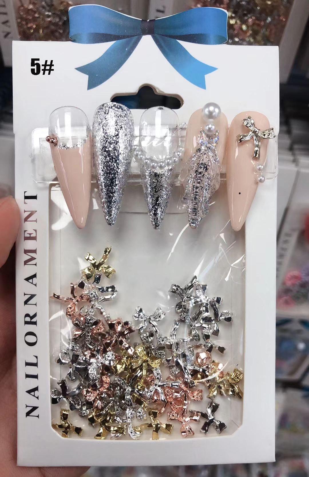 metal butterfly combined with gold jewelry nail decorations